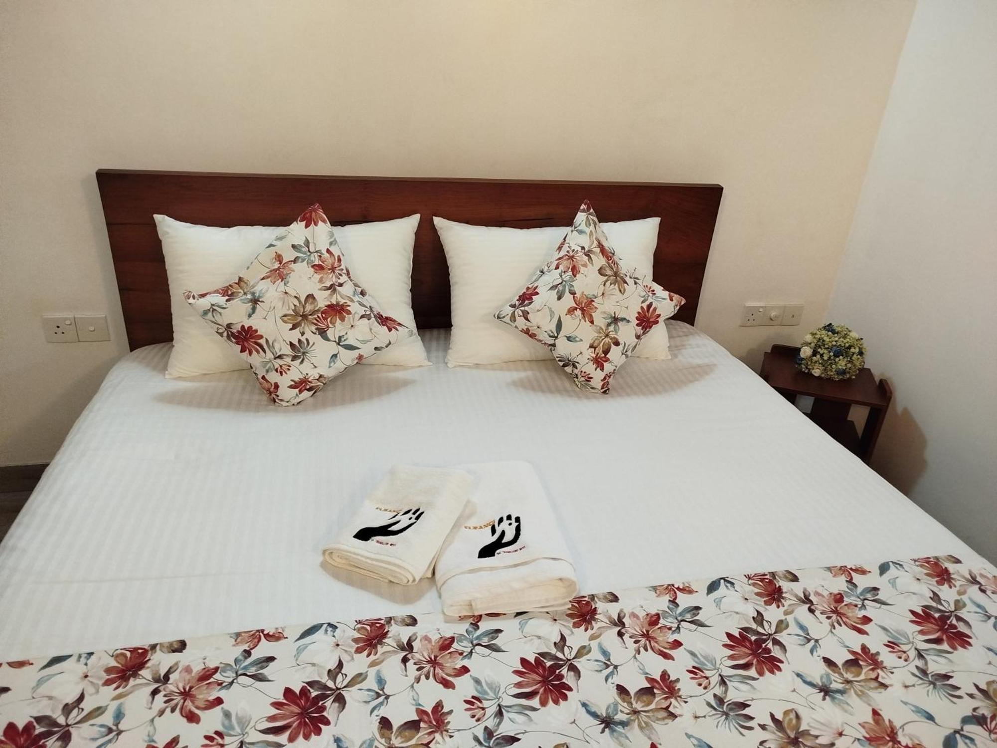 Elzangi Hotel Negombo Exterior photo