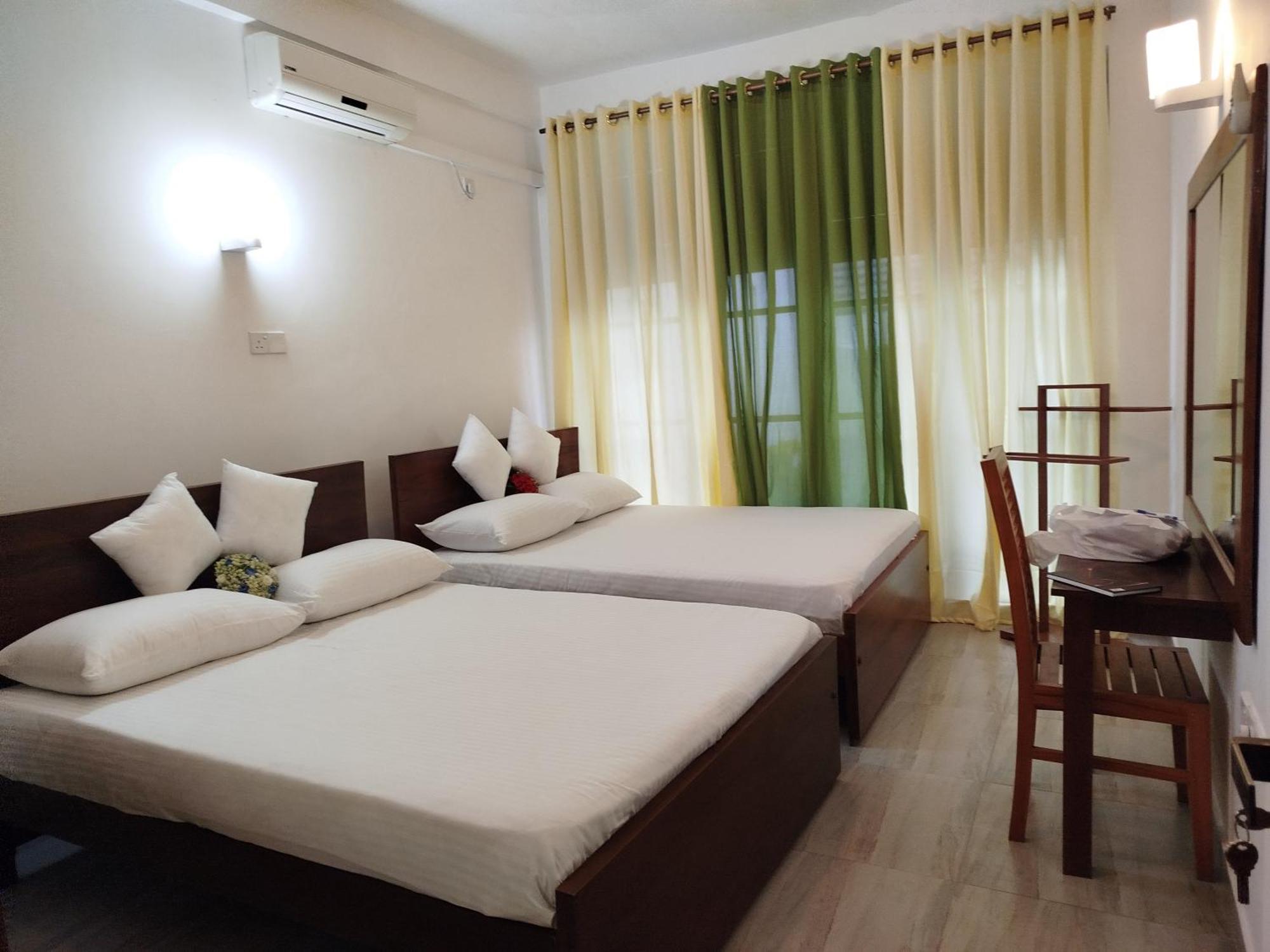 Elzangi Hotel Negombo Room photo